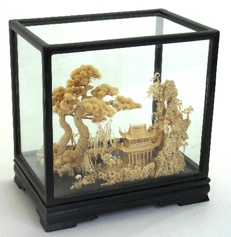 Handgeschnitzter chinesischer Garten im Glaskasten Dekoration Kunstwelt
